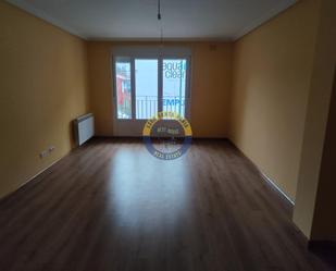 Sala d'estar de Apartament en venda en San Andrés del Rabanedo amb Calefacció, Terrassa i Traster