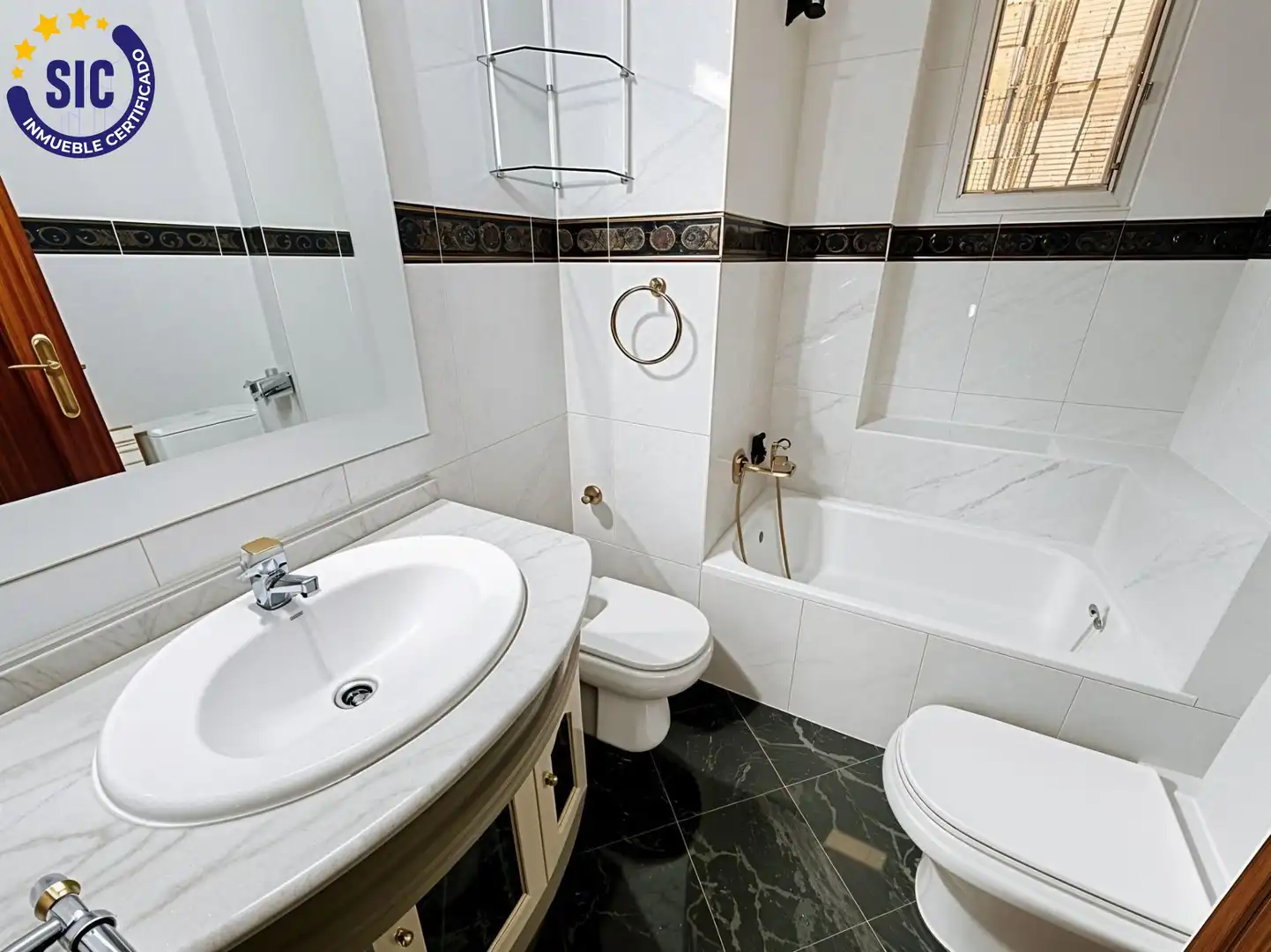 Baño de Piso en venta en Valencia con Aire acondicionado, Calefacción y Terraza