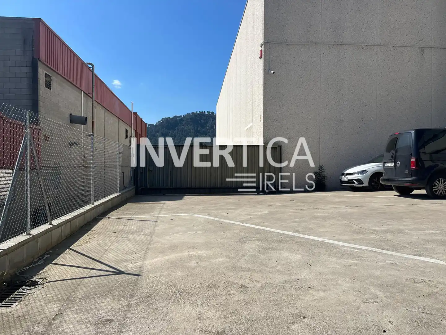Vista exterior de Nave industrial en venta en Cervelló con Calefacción y Alarma