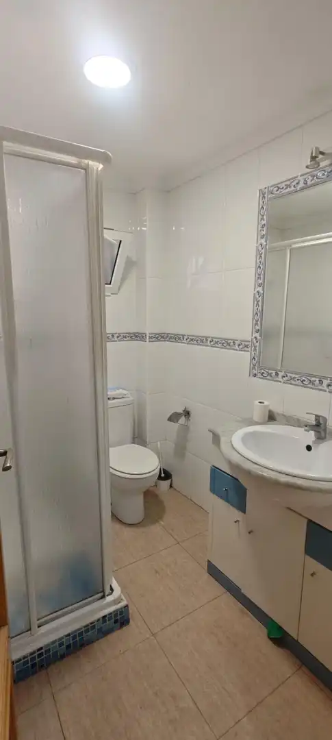 Baño de Piso en venta en Elche / Elx con Aire acondicionado