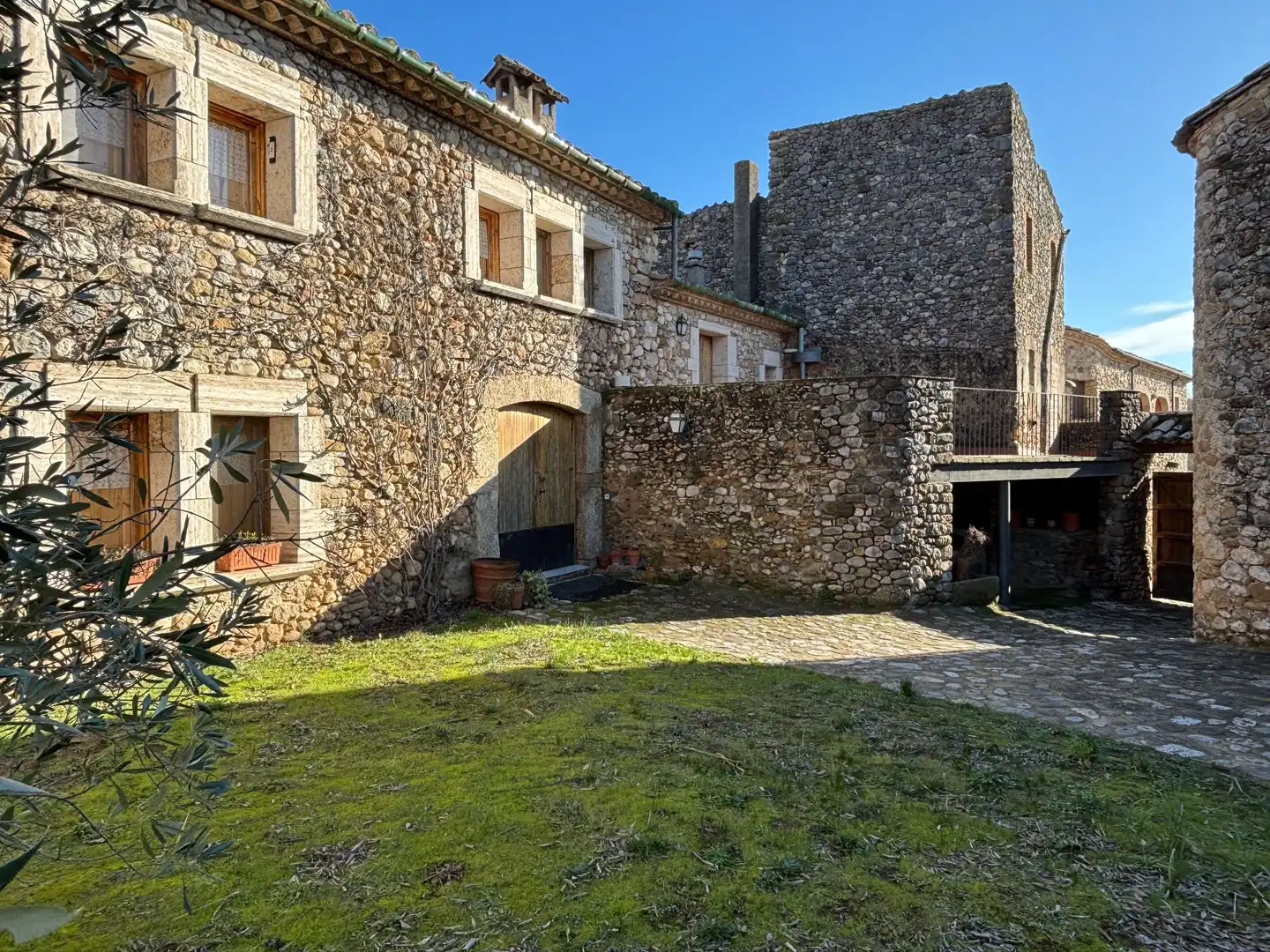 Vista exterior de Finca rústica en venda en Cabanelles amb Calefacció, Jardí privat i Terrassa