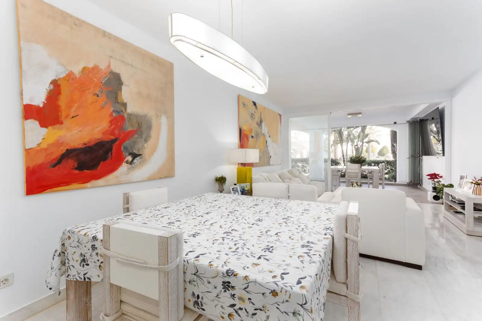 Comedor de Piso en venta en Marbella con Aire acondicionado, Terraza y Amueblado