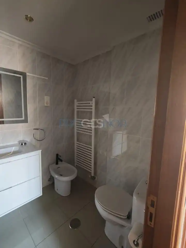 Baño de Apartamento en venta en San Andrés del Rabanedo con Calefacción