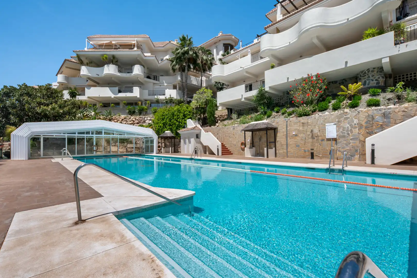 Attique avec terrasse à vendre à Nueva Andalucía