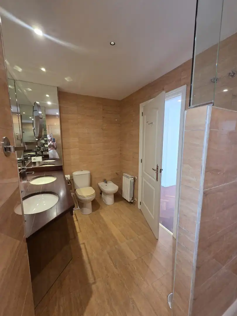 Baño de Ático de alquiler en Badajoz con Aire acondicionado, Calefacción y Parquet