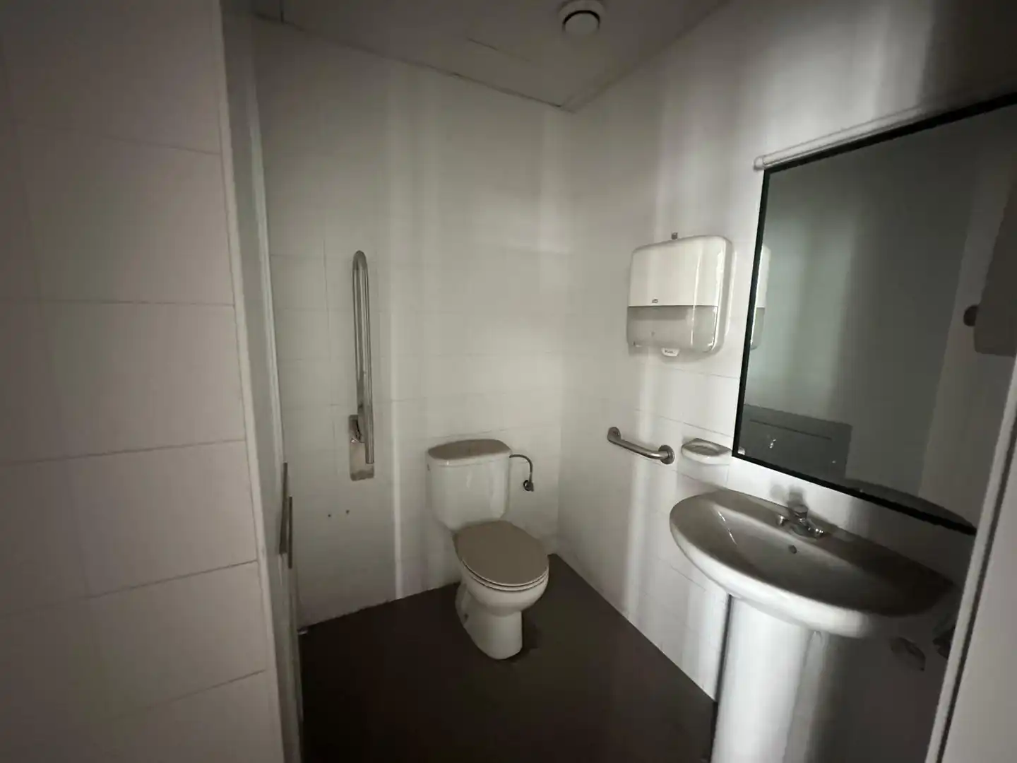 Baño de Local de alquiler en Estremera con Aire acondicionado y Calefacción