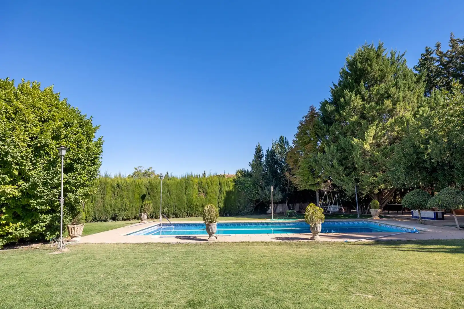 Piscina de Casa o xalet en venda en Baza amb Aire condicionat, Calefacció i Jardí privat