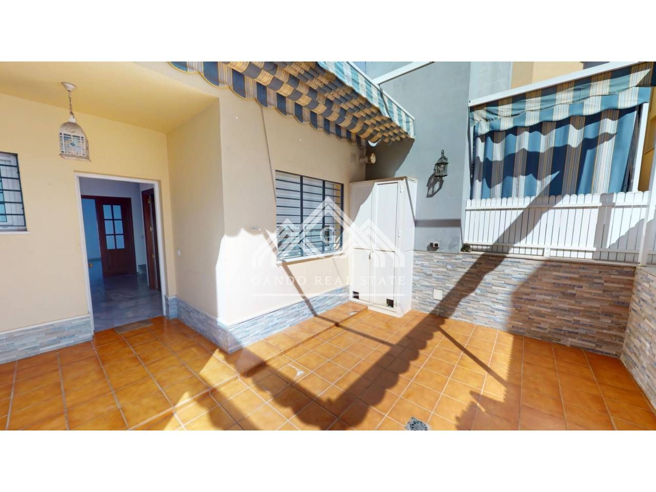 Exterior view of Duplex for sale in Dos Hermanas  with Air Conditioner and Terrace