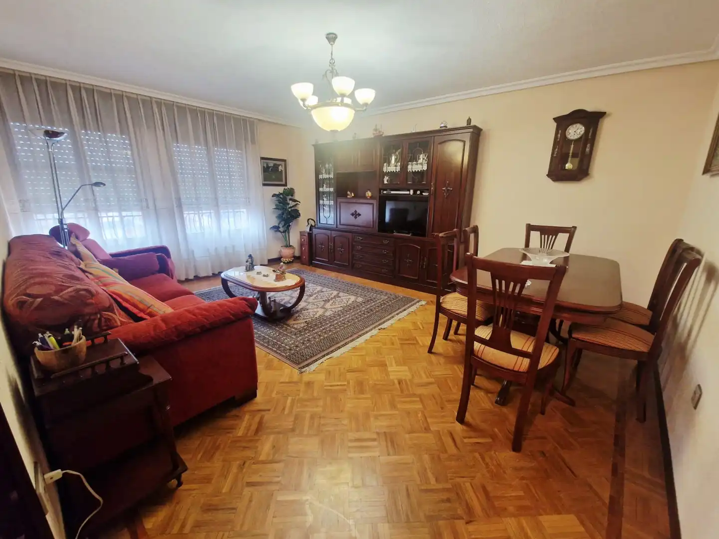 Sala d'estar de Pis en venda en Avilés amb Calefacció, Parquet i Traster