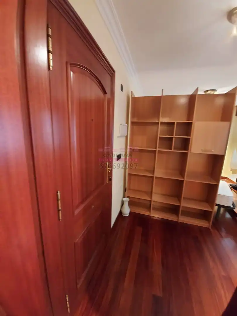 Study for rent in Avenida da Hispanidade, 48, O Castro