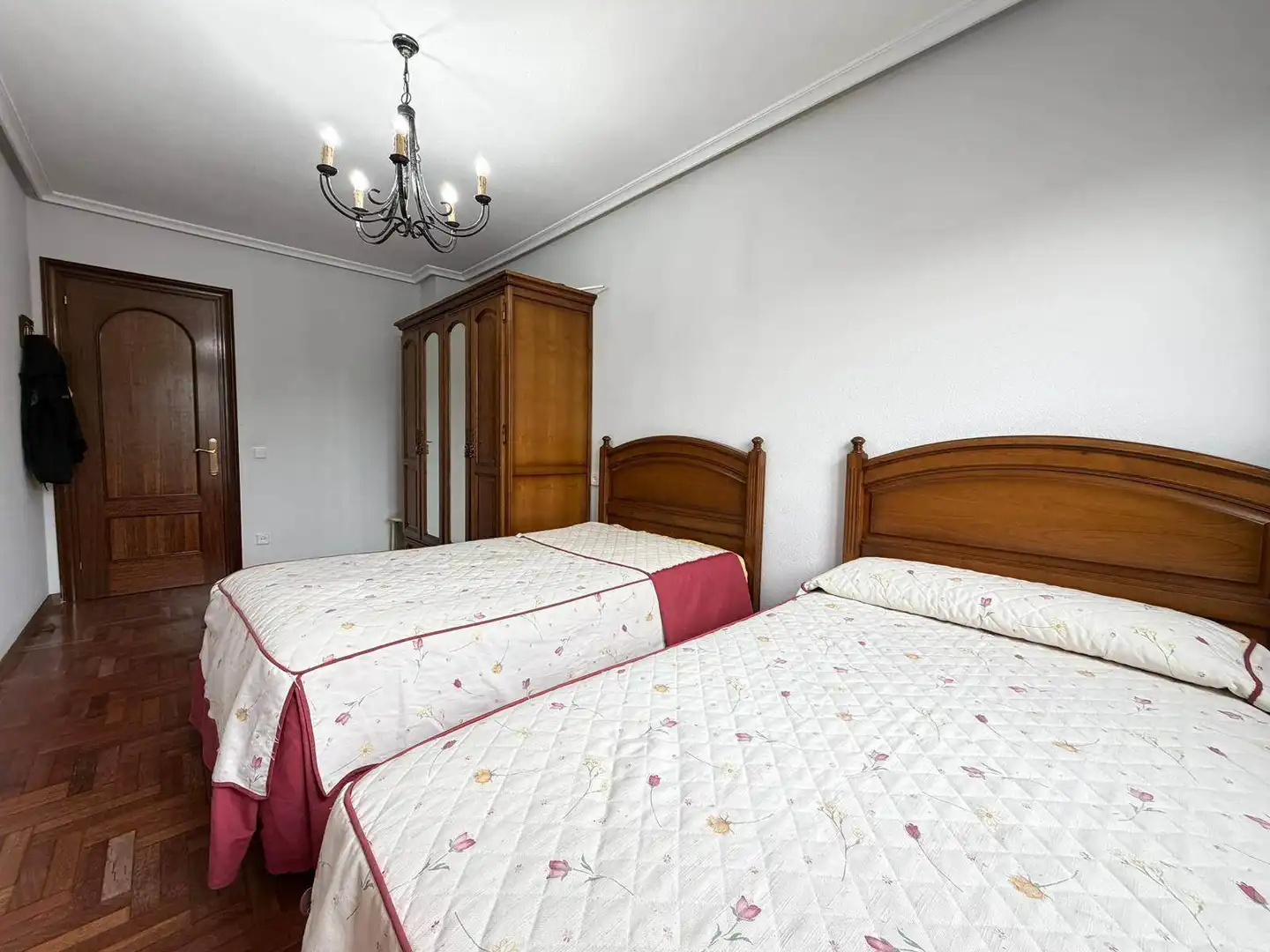 Habitación de Piso en venta en Gijón  con Calefacción, Parquet y Terraza