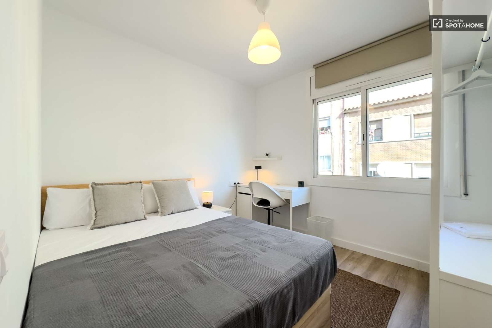 Bedroom of Flat to share in L'Hospitalet de Llobregat  with Air Conditioner, Heating and Terrace