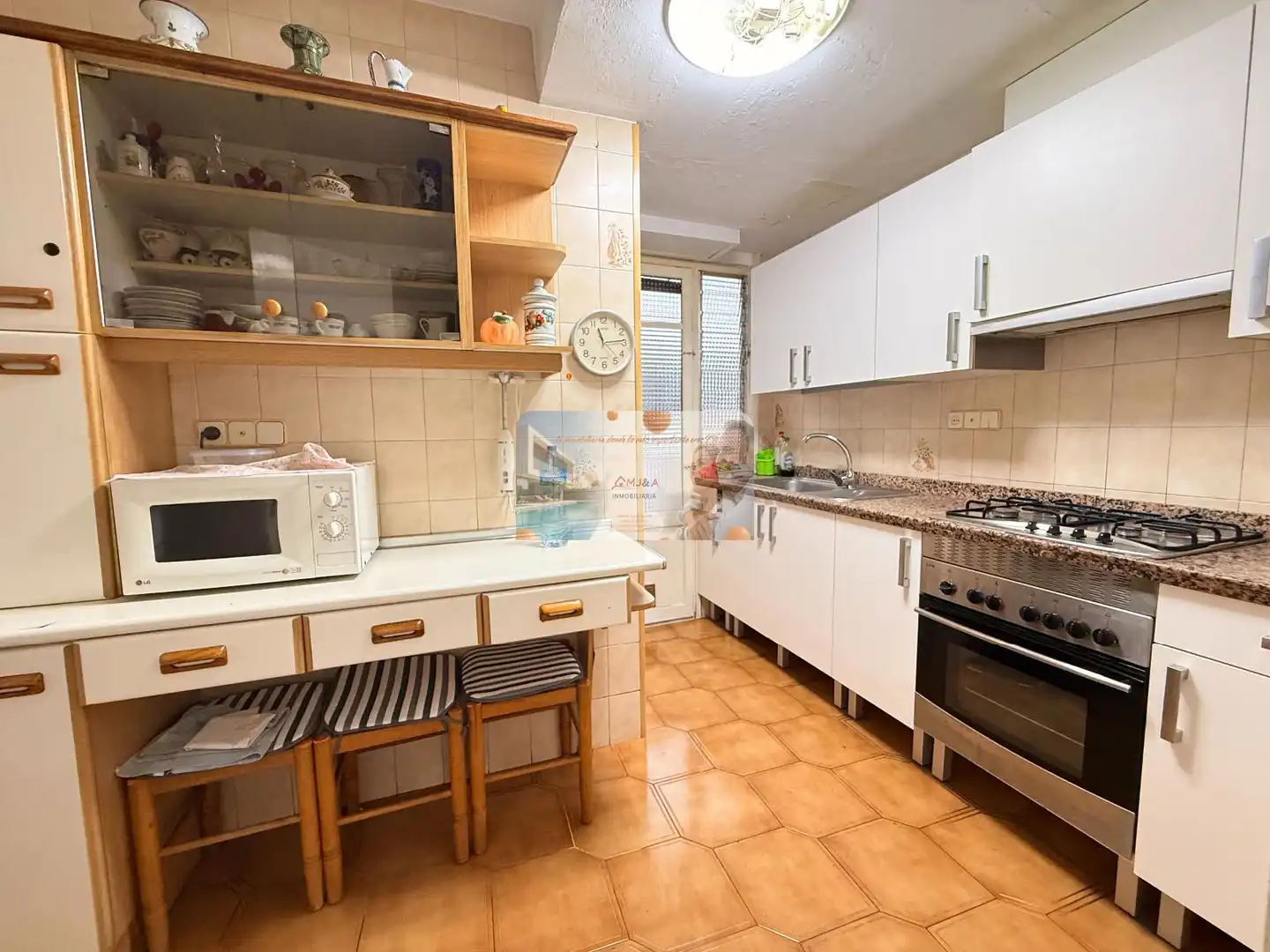Cocina de Piso en venta en Castellón de la Plana / Castelló de la Plana con Amueblado, Horno y Lavadora