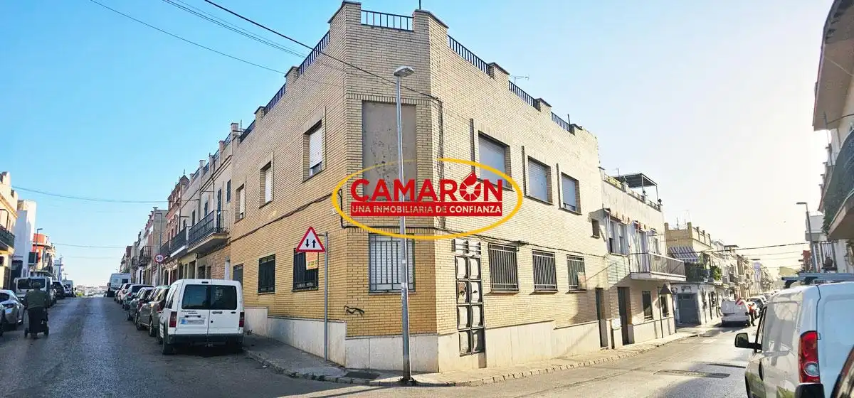 Vista exterior de Casa adosada en venta en Coria del Río