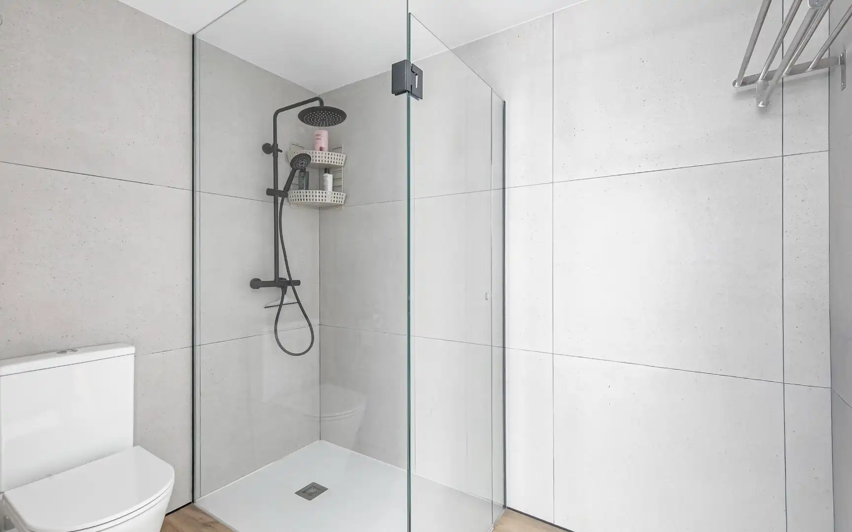 Baño de Piso de alquiler en Sant Boi de Llobregat con Aire acondicionado, Calefacción y Jardín privado