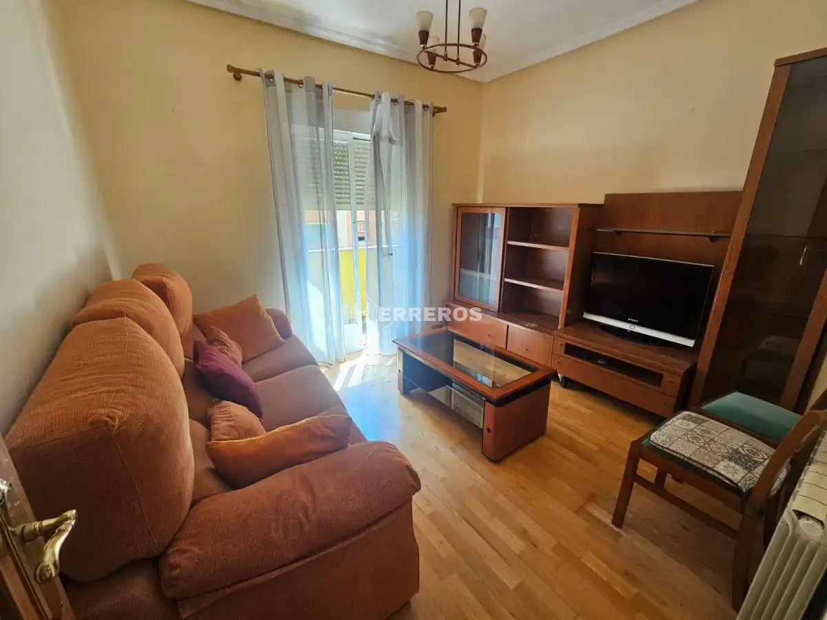 Living room of Flat for sale in  Logroño  with Heating, Parquet flooring and Furnished