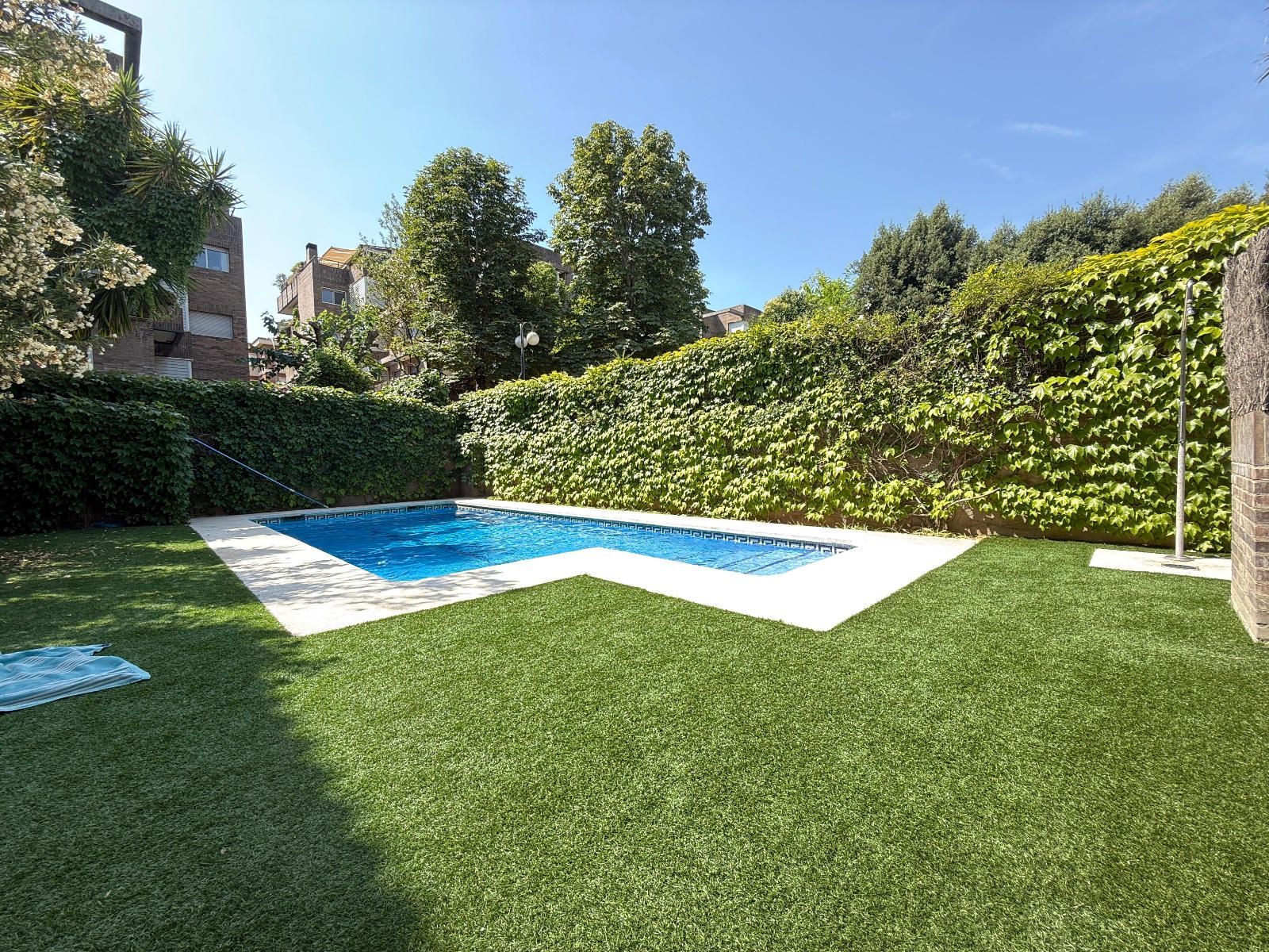 Swimming pool of Flat to rent in Sant Cugat del Vallès  with Air Conditioner, Heating and Parquet flooring