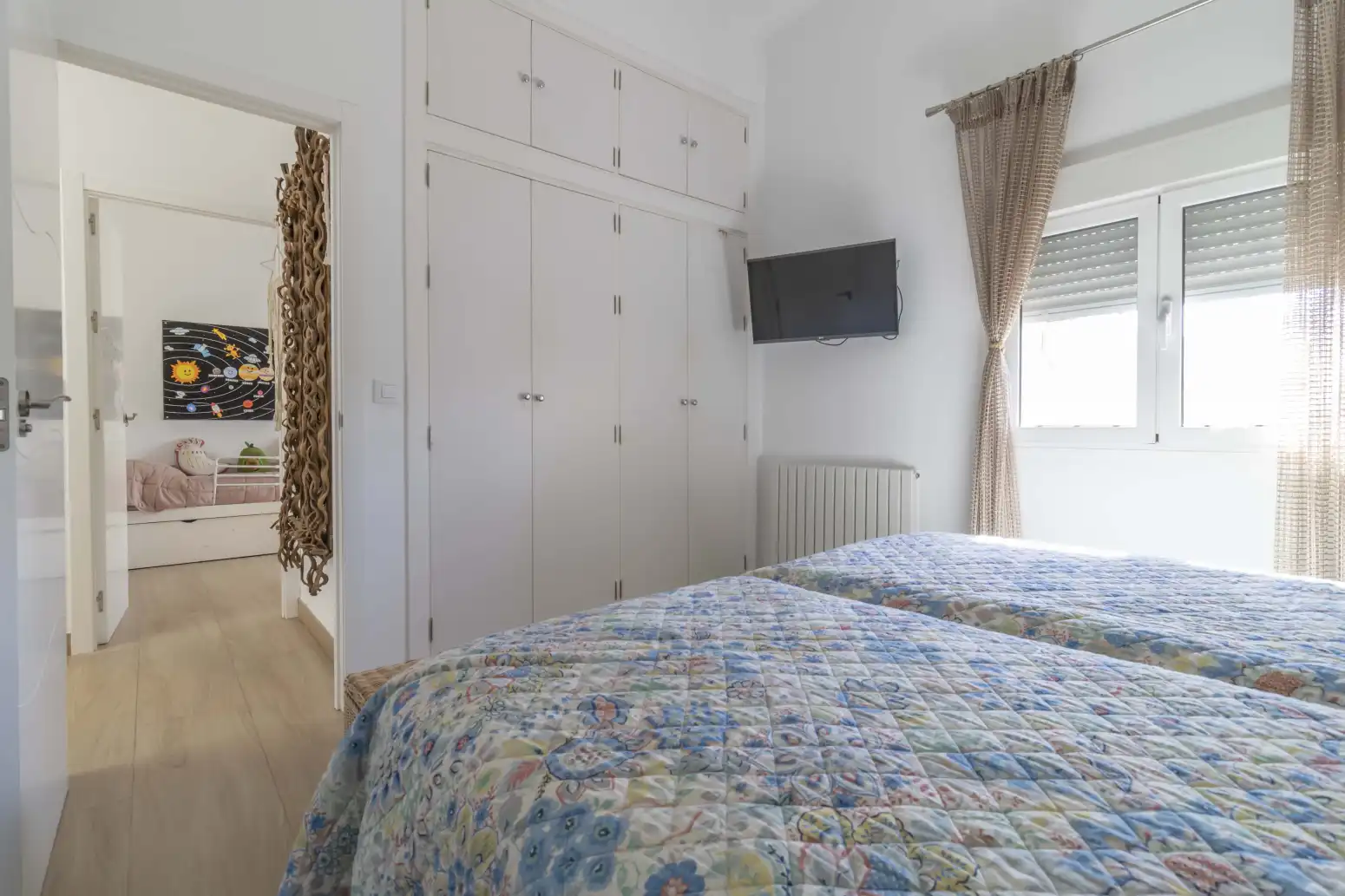 Habitación de Casa adosada en venta en Sevilla con Aire acondicionado, Trastero y Piscina