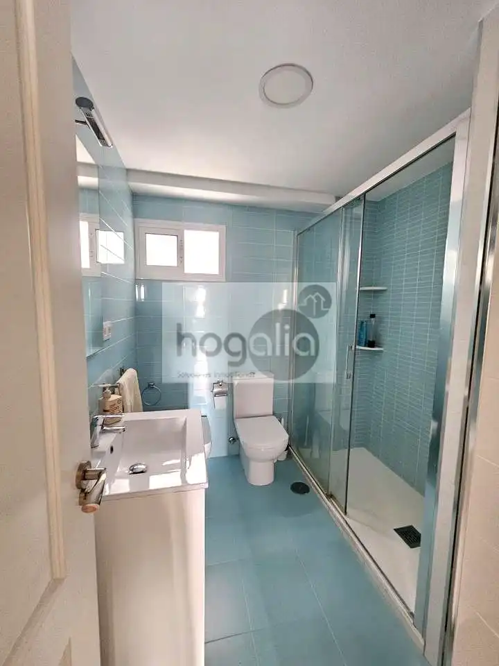 Badezimmer von Wohnung zur Miete in Sevilla mit Klimaanlage, Terrasse und Möbliert