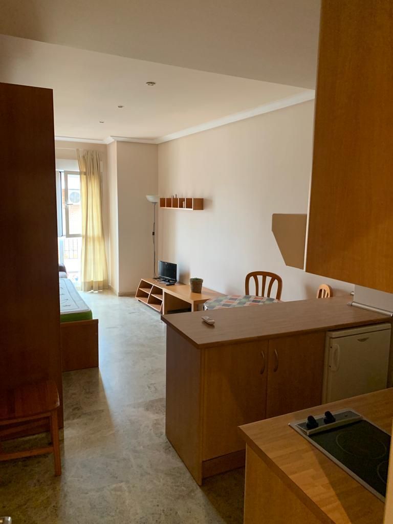 Study to rent in Calle San Antonio, El Perchel