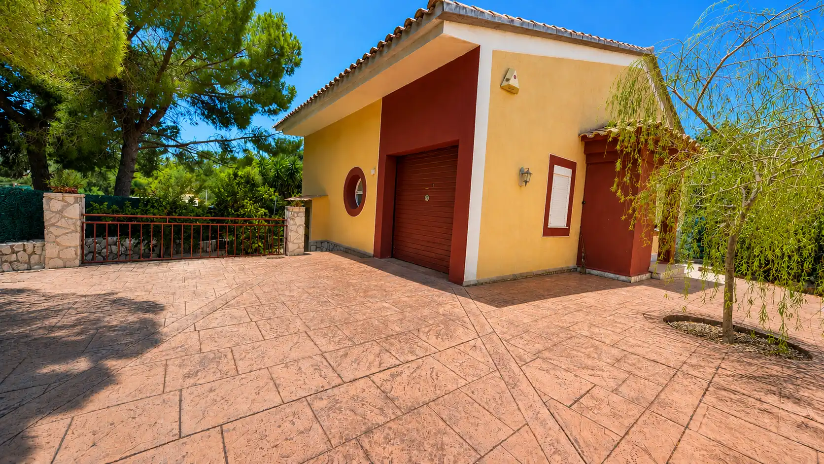 Vista exterior de Casa o xalet de lloguer en El Vendrell amb Calefacció, Jardí privat i Parquet