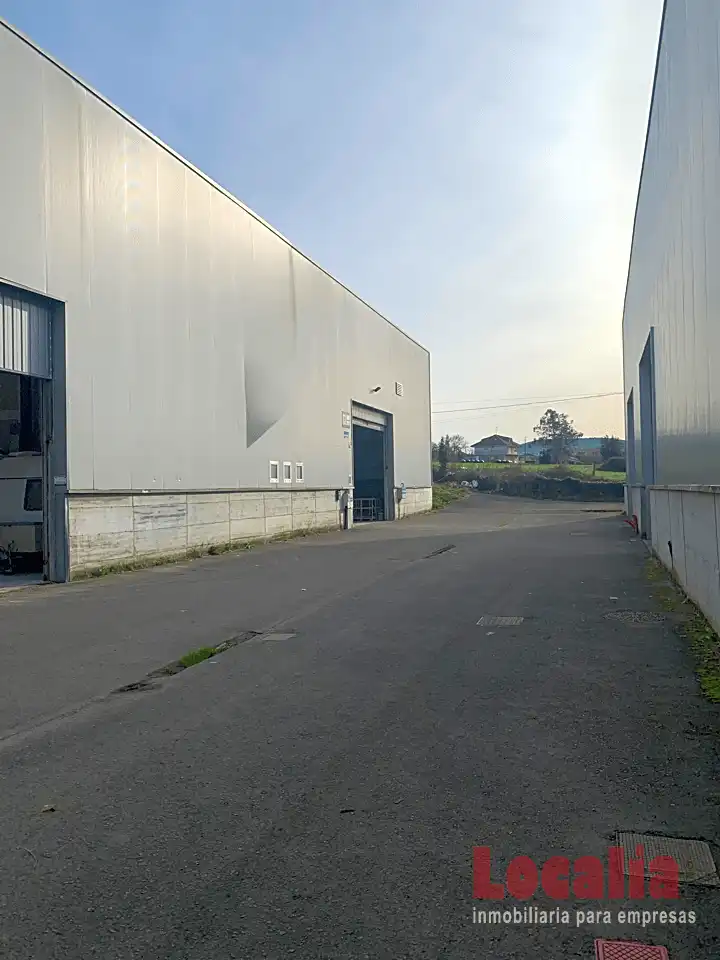 Vista exterior de Nau industrial en venda en Meruelo