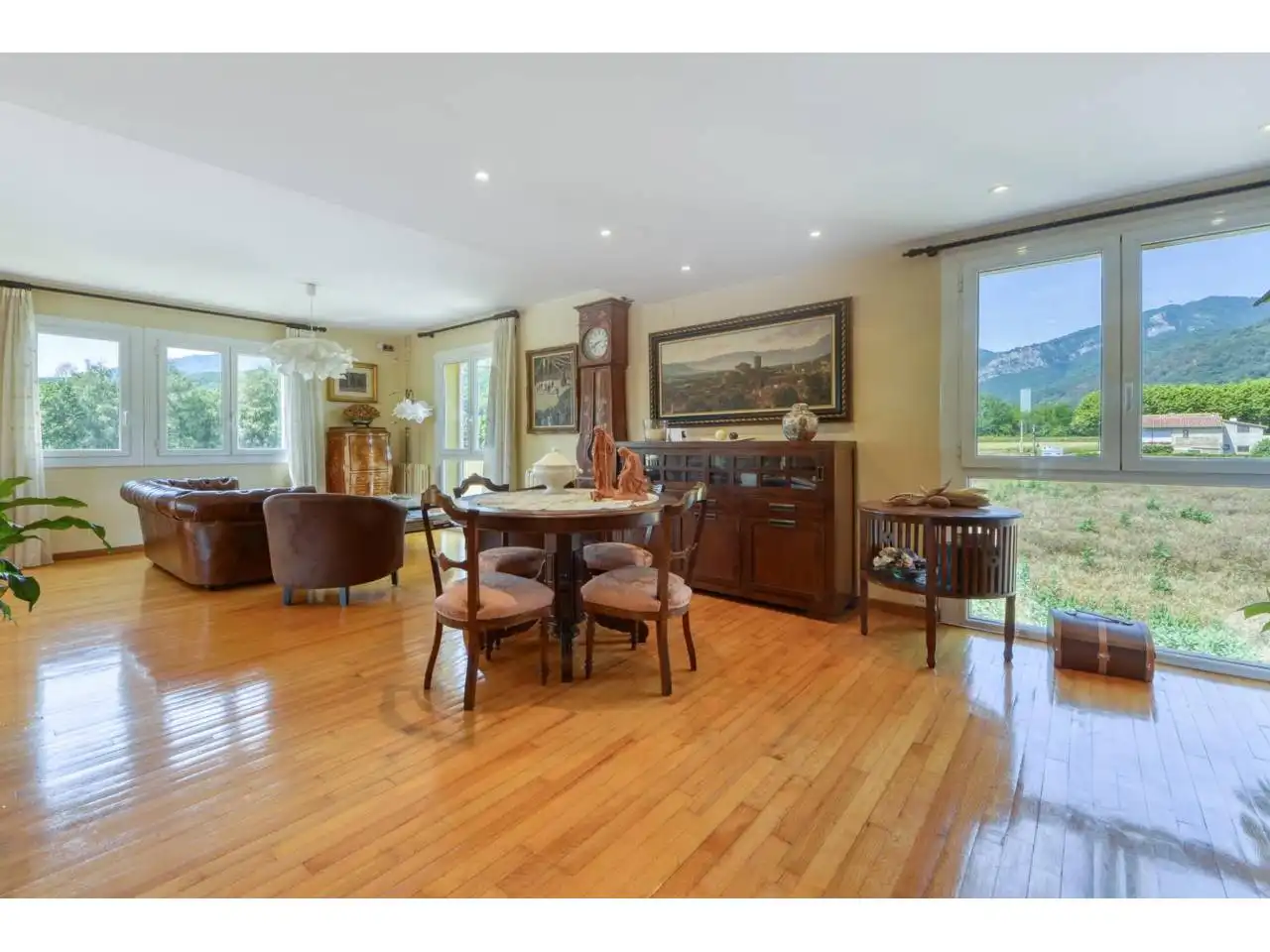 Comedor de Casa o chalet en venta en La Vall d'en Bas con Calefacción, Jardín privado y Parquet