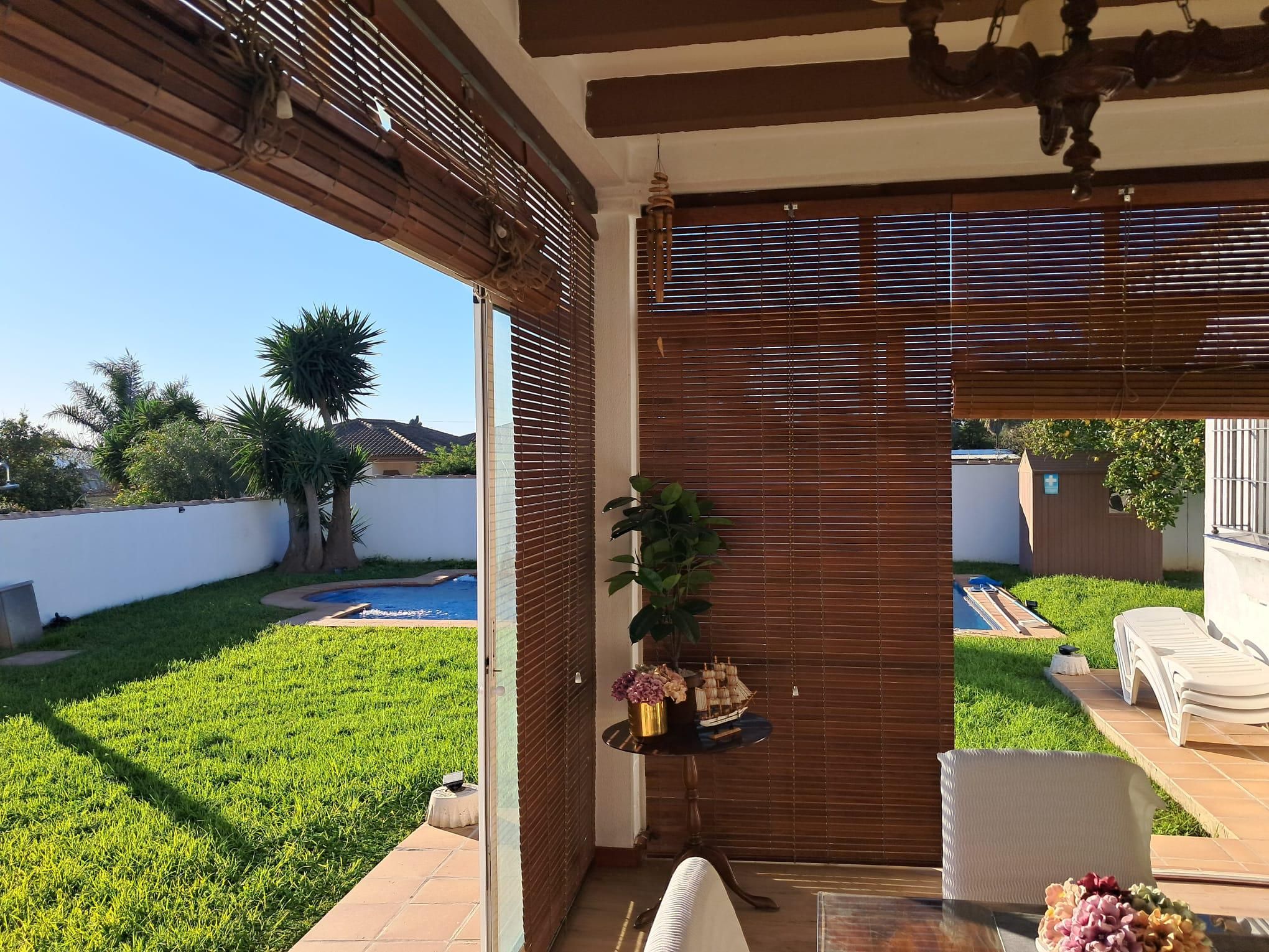 Jardí de Casa o xalet en venda en Chiclana de la Frontera amb Aire condicionat, Jardí privat i Traster