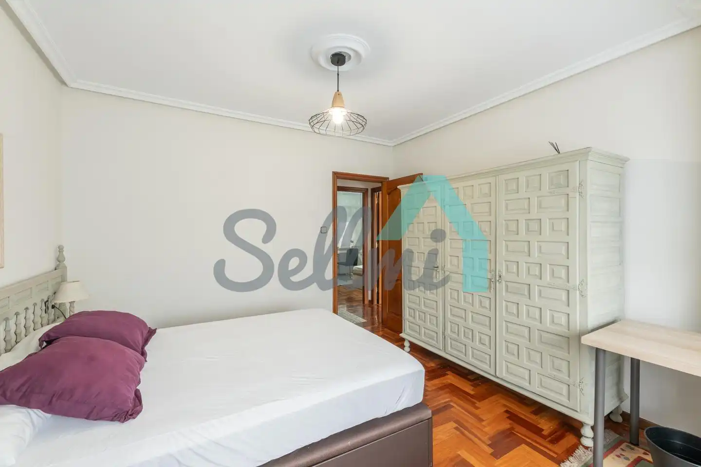 Bedroom of Flat for share in Oviedo   with Heating, Parquet flooring and Terrace