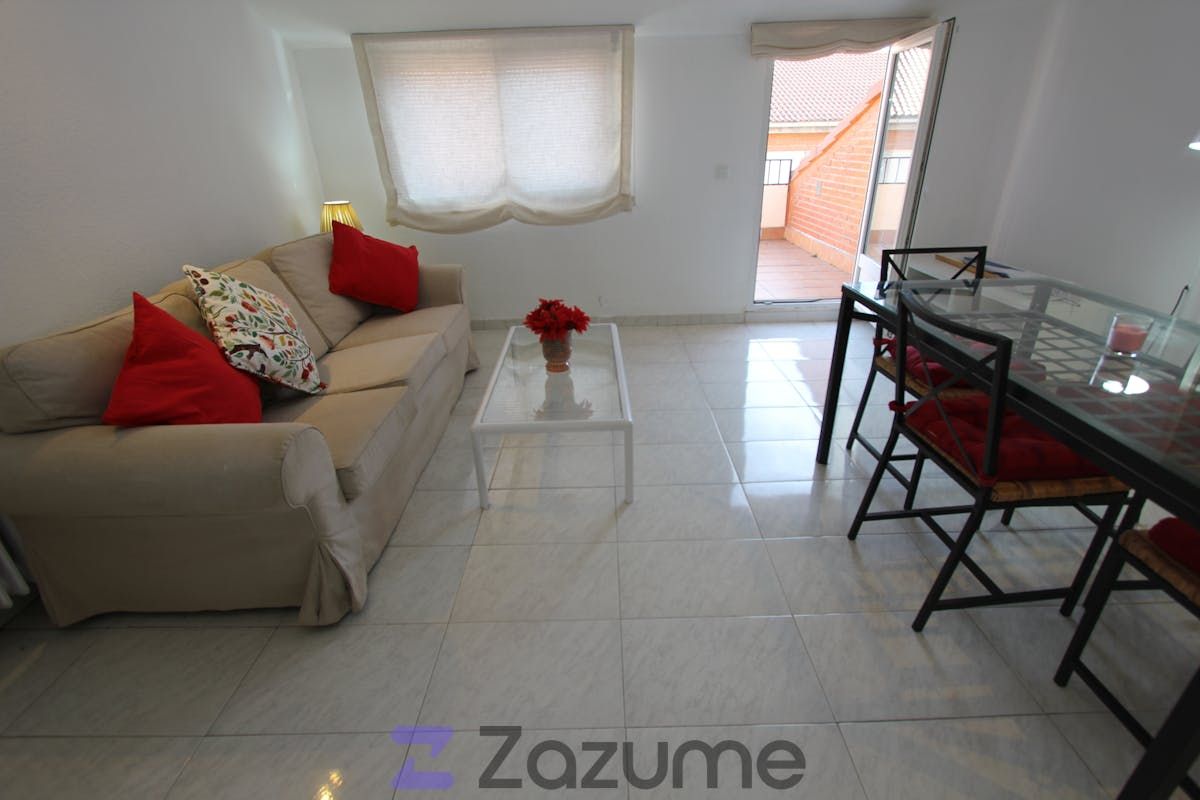 Dormitori de Pis de lloguer en Ávila Capital amb Terrassa, Moblat i Forn