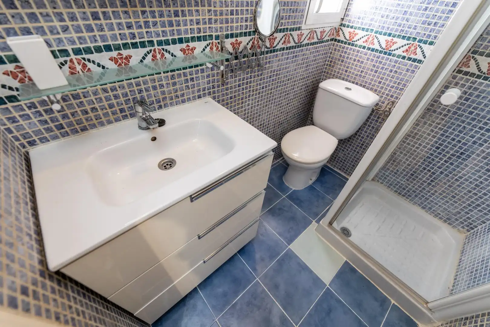 Bathroom of Study for rent in Madrid  with Air Conditioner, Heating and Furnished
