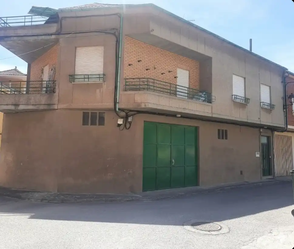 Casa en venda a Calle las Médulas 4