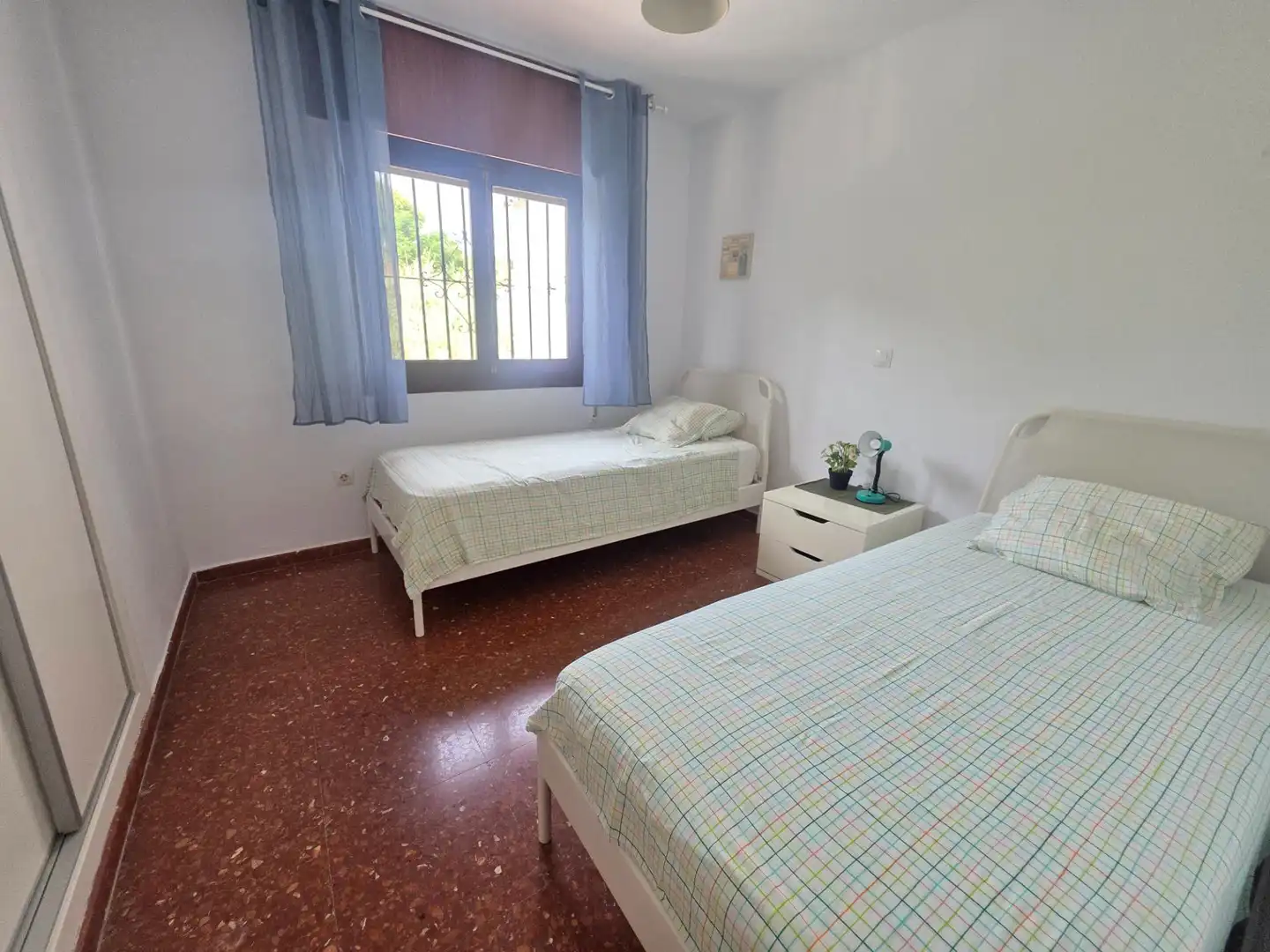 Habitación de Casa adosada de alquiler en Vélez-Málaga con Jardín privado, Terraza y Amueblado
