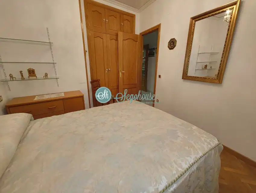 Habitación de Piso en venta en Segovia con Calefacción, Trastero y Balcón