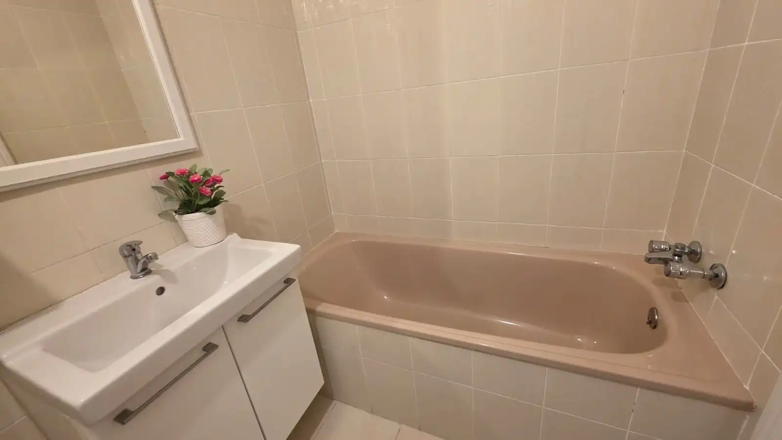 Bany de Pis en venda en Castro-Urdiales amb Calefacció i Terrassa