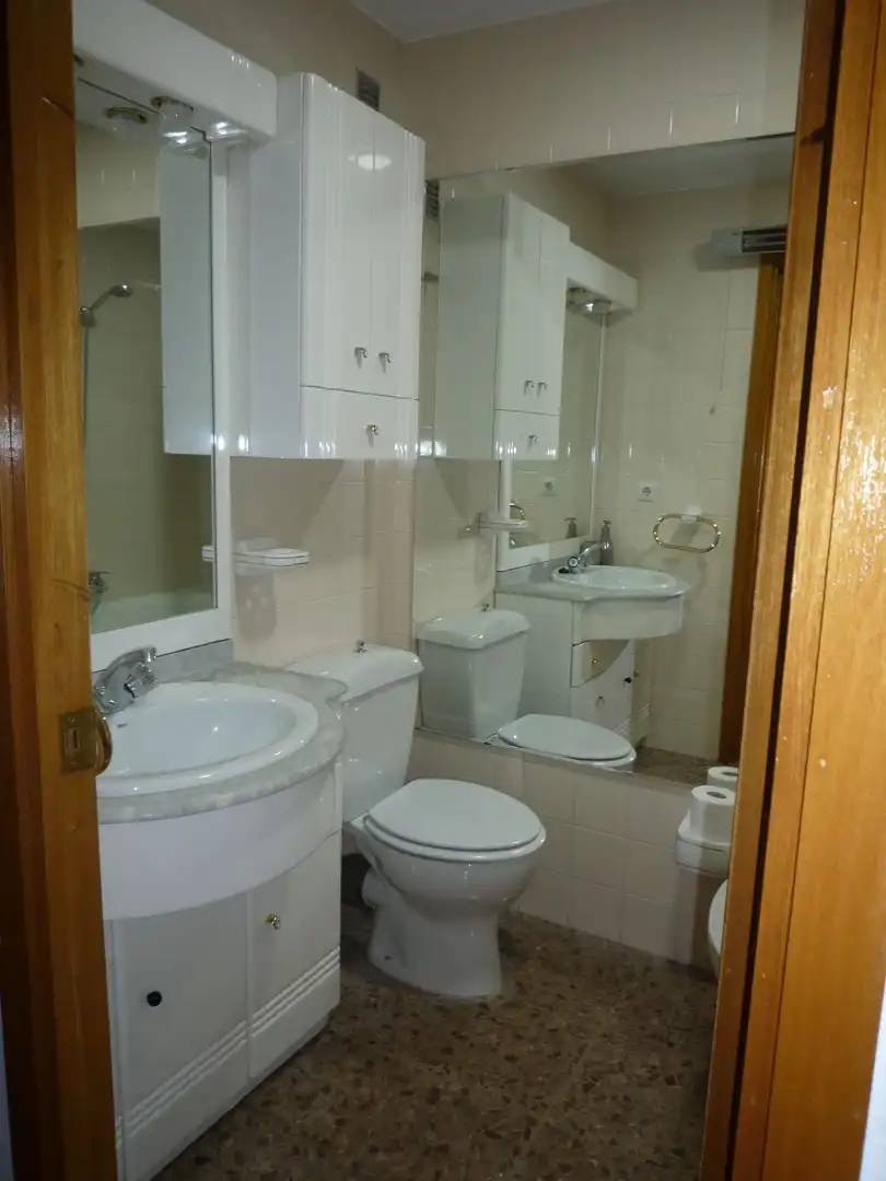 Badezimmer von Wohnungen zur Miete in Albacete mit Klimaanlage, Heizung und Terrasse