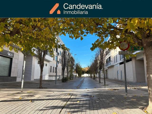 Local comercial en Venta en Calle Mar de Tasmania en Zuera