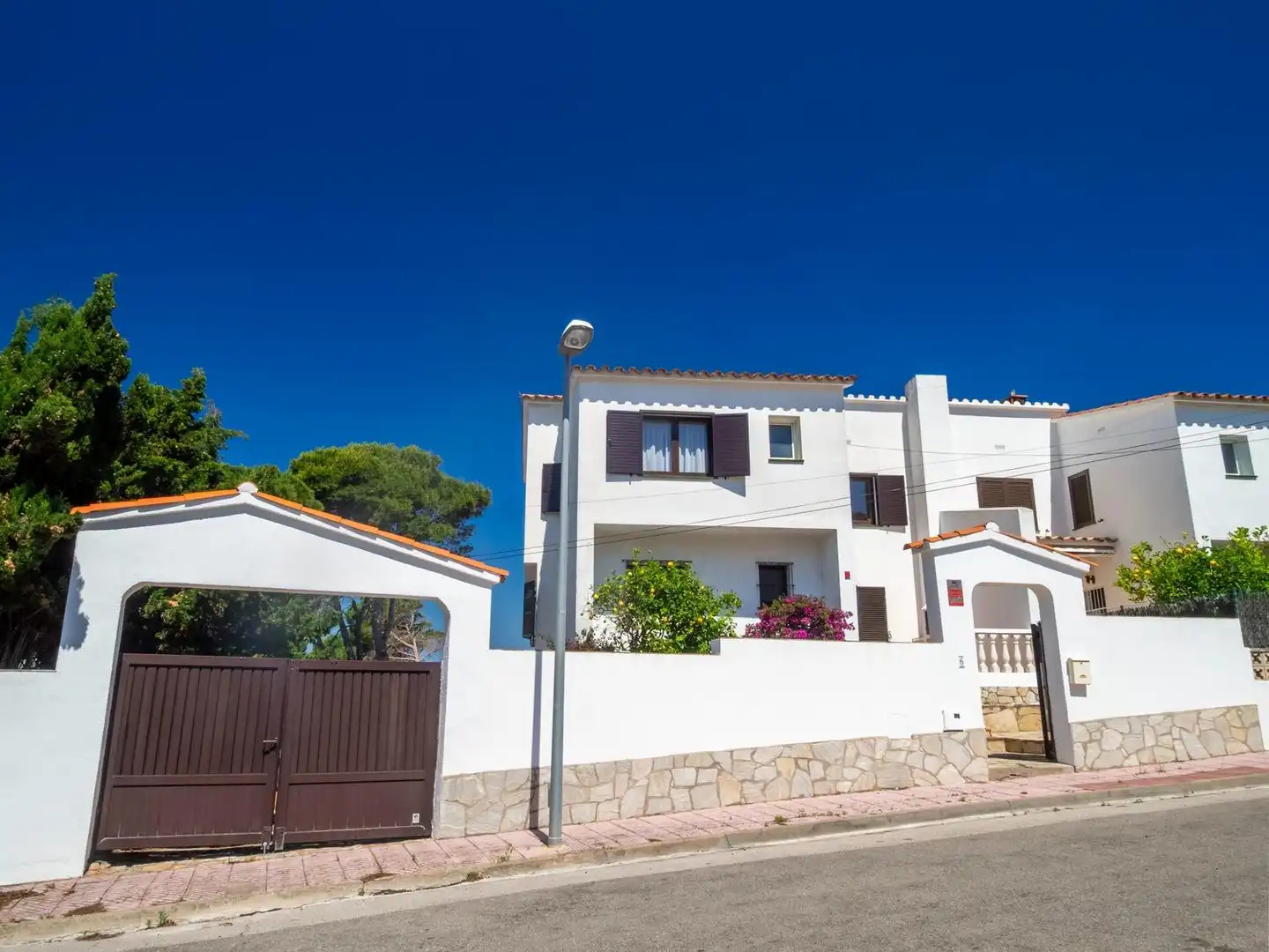 Vista exterior de Casa o chalet en venta en L'Escala con Jardín privado, Terraza y Piscina