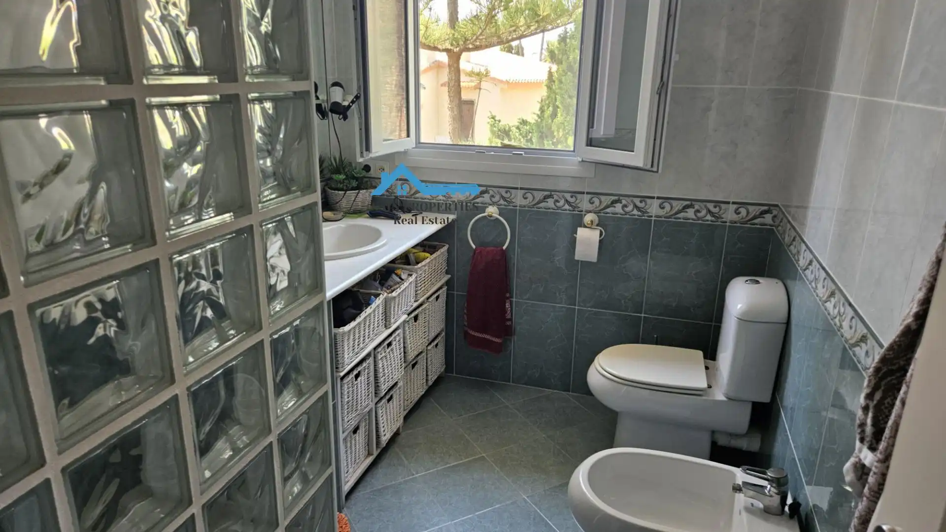 Bany de Casa o xalet en venda en La Nucia amb Aire condicionat, Calefacció i Jardí privat
