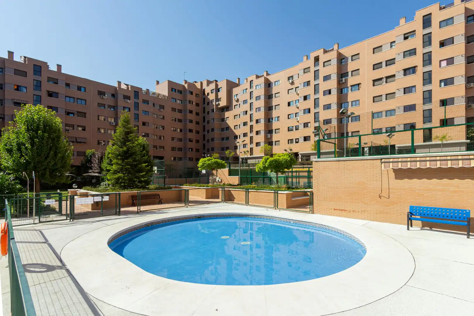Piscina de Pis de lloguer en Madrid amb Aire condicionat, Calefacció i Jardí privat