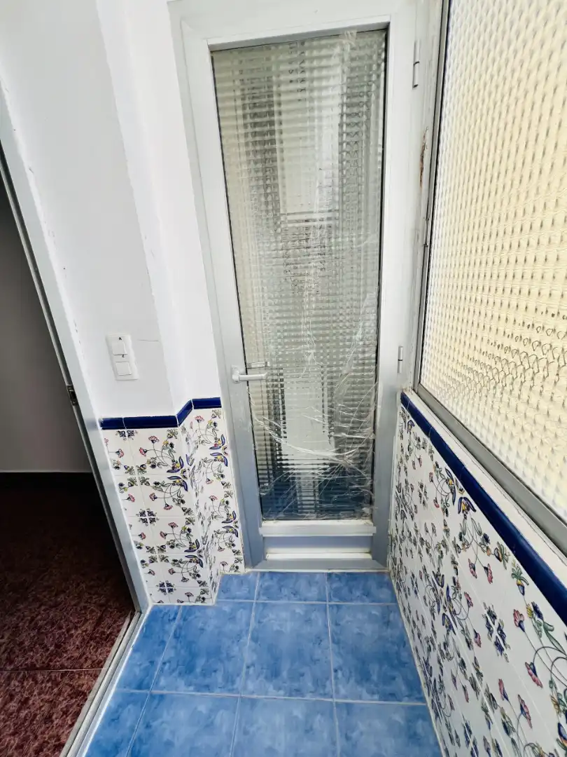 Bathroom of Flat for sale in Zaragoza  with Heating, Oven and Washing machine