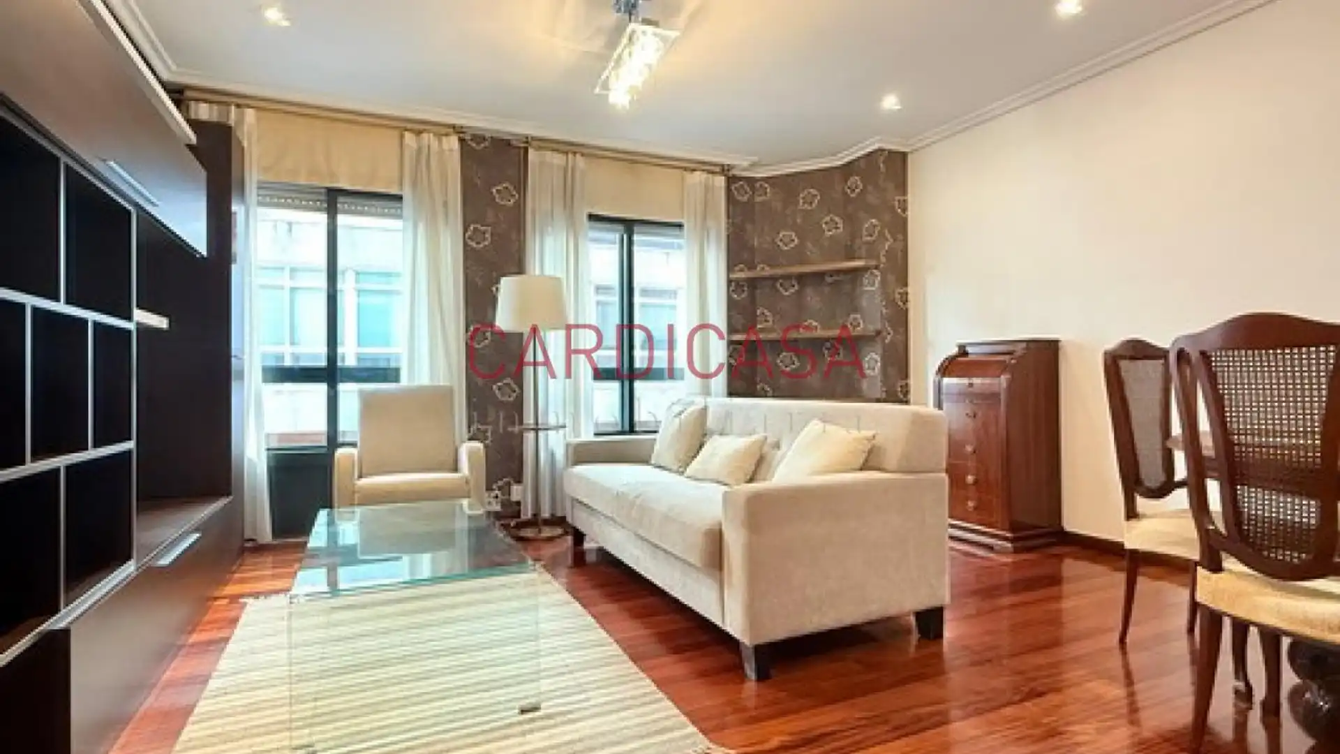 Sala d'estar de Pis de lloguer en Vigo  amb Calefacció, Parquet i Moblat