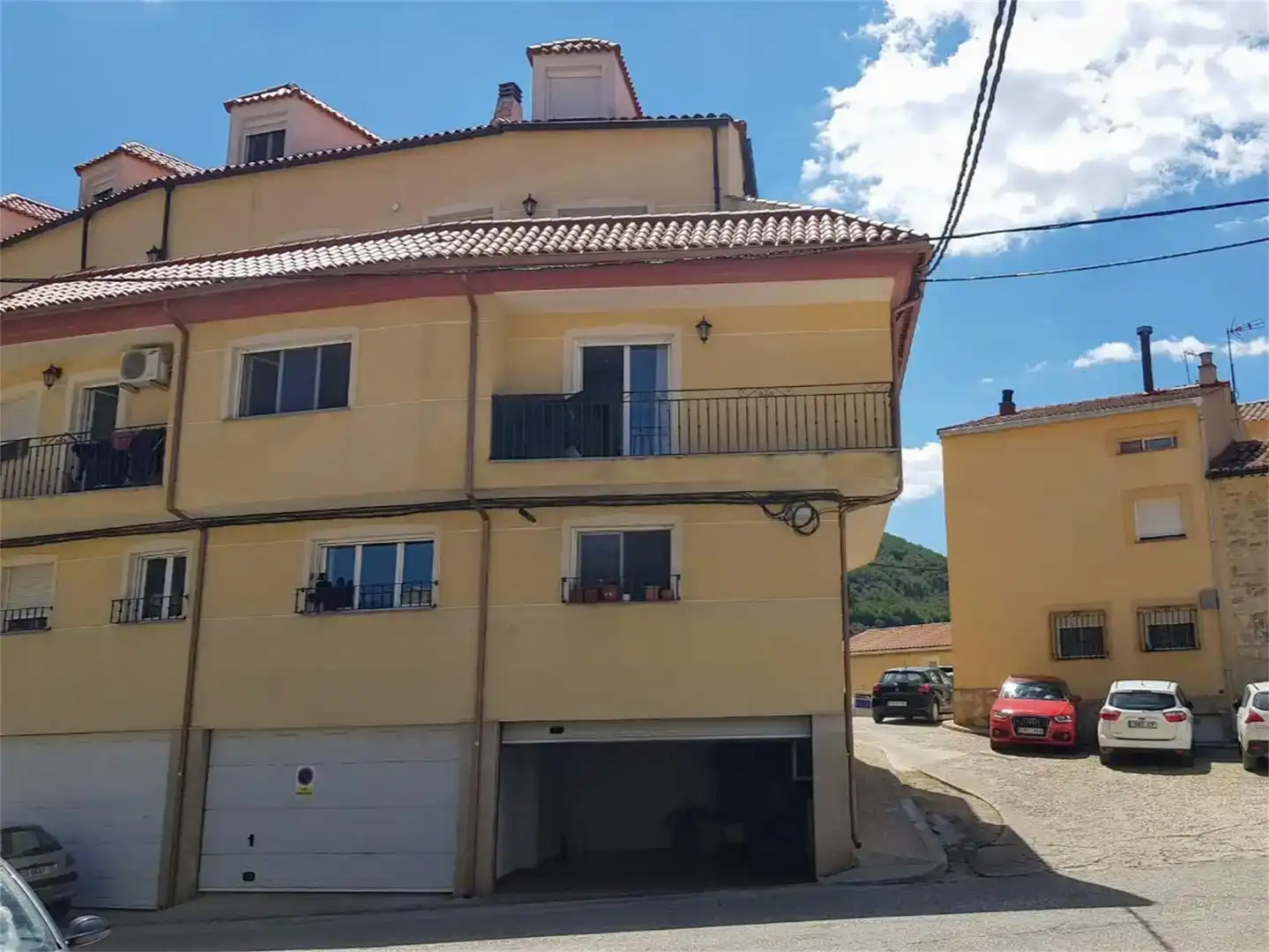 Vista exterior de Local en venda en Salvacañete, Cuenca