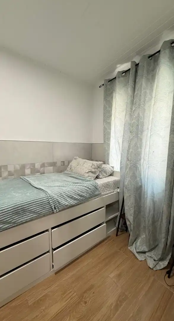 Dormitori de Casa adosada en venda en Cornellà de Llobregat amb Aire condicionat, Calefacció i Terrassa