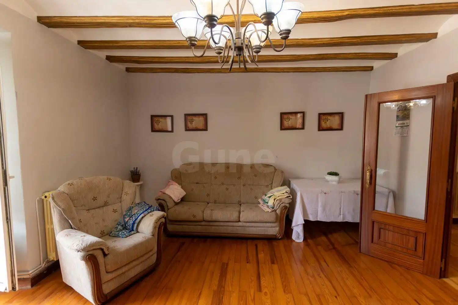 Sala de estar de Piso en venta en Zegama con Calefacción, Terraza y Trastero
