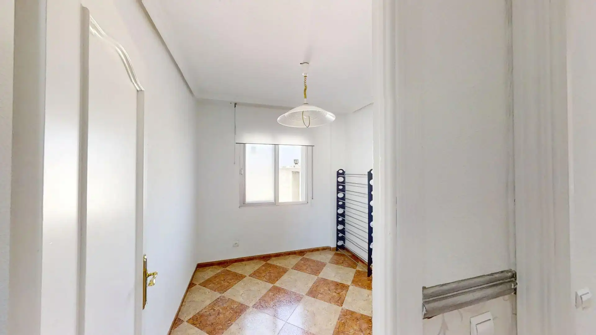 Dormitori de Àtic de lloguer en Bailén amb Aire condicionat, Terrassa i Moblat