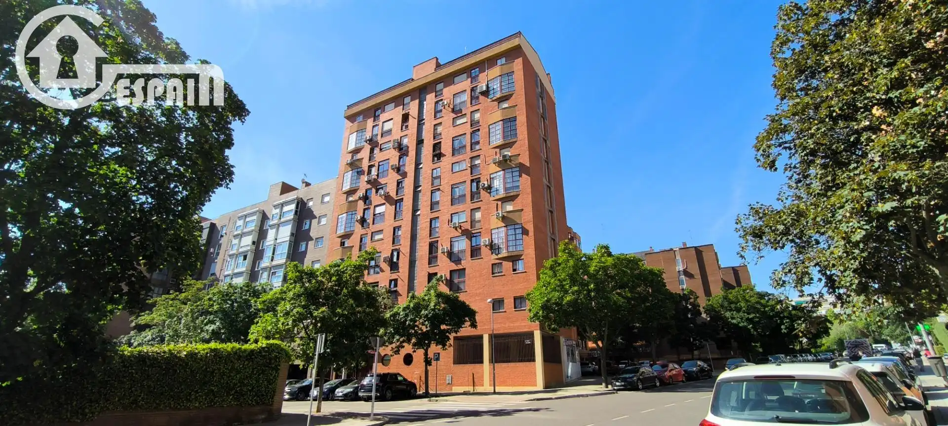 Vista exterior de Dúplex en venda en Madrid amb Calefacció, Jardí privat i Piscina comunitària