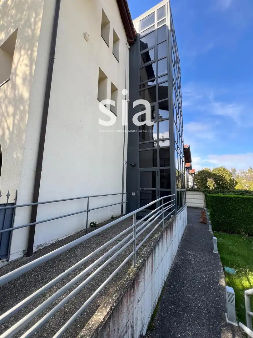 Vista exterior de Pis de lloguer en Vitoria - Gasteiz amb Calefacció, Traster i Moblat