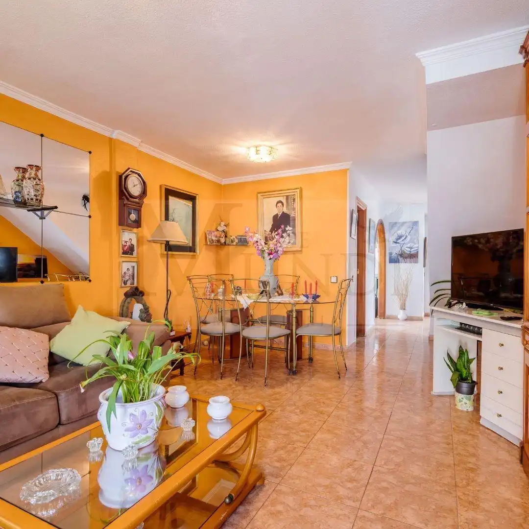 Maisonette zum Verkauf in La Oliva mit Heizung, Terrasse und Abstellraum