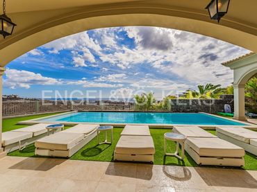 House with pool for sale in Costa Adeje